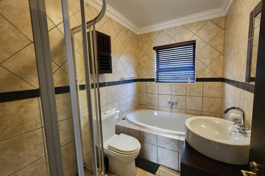 4 Bedroom Property for Sale in Jeffreys Bay Central Eastern Cape